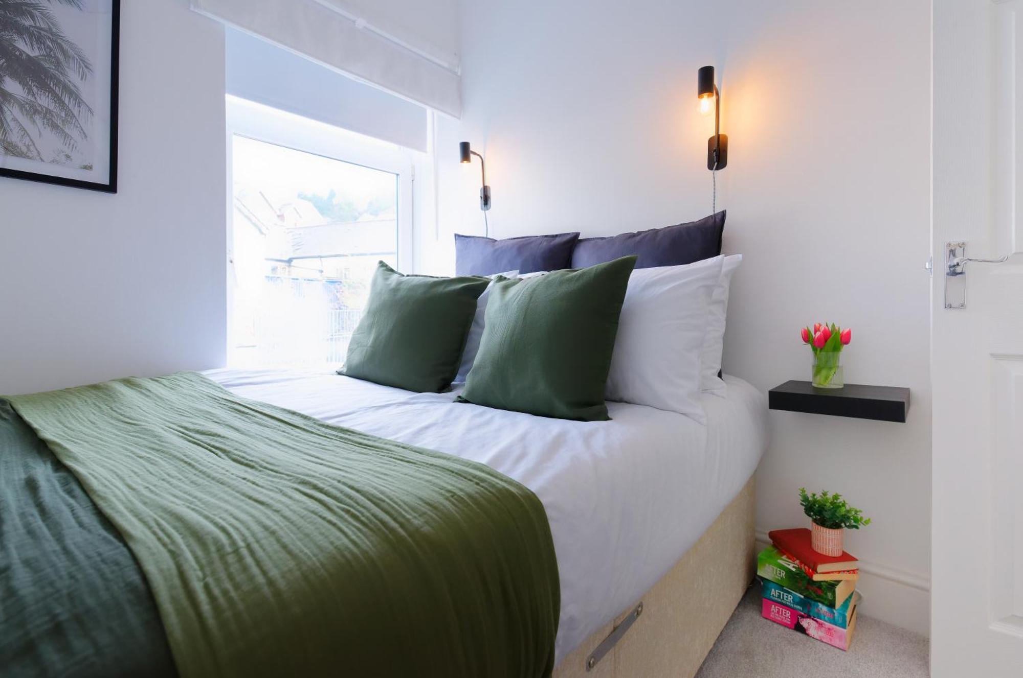 Stayright 3 Bed Home Near Hiking Trails & Parks Llwynypia Exterior foto