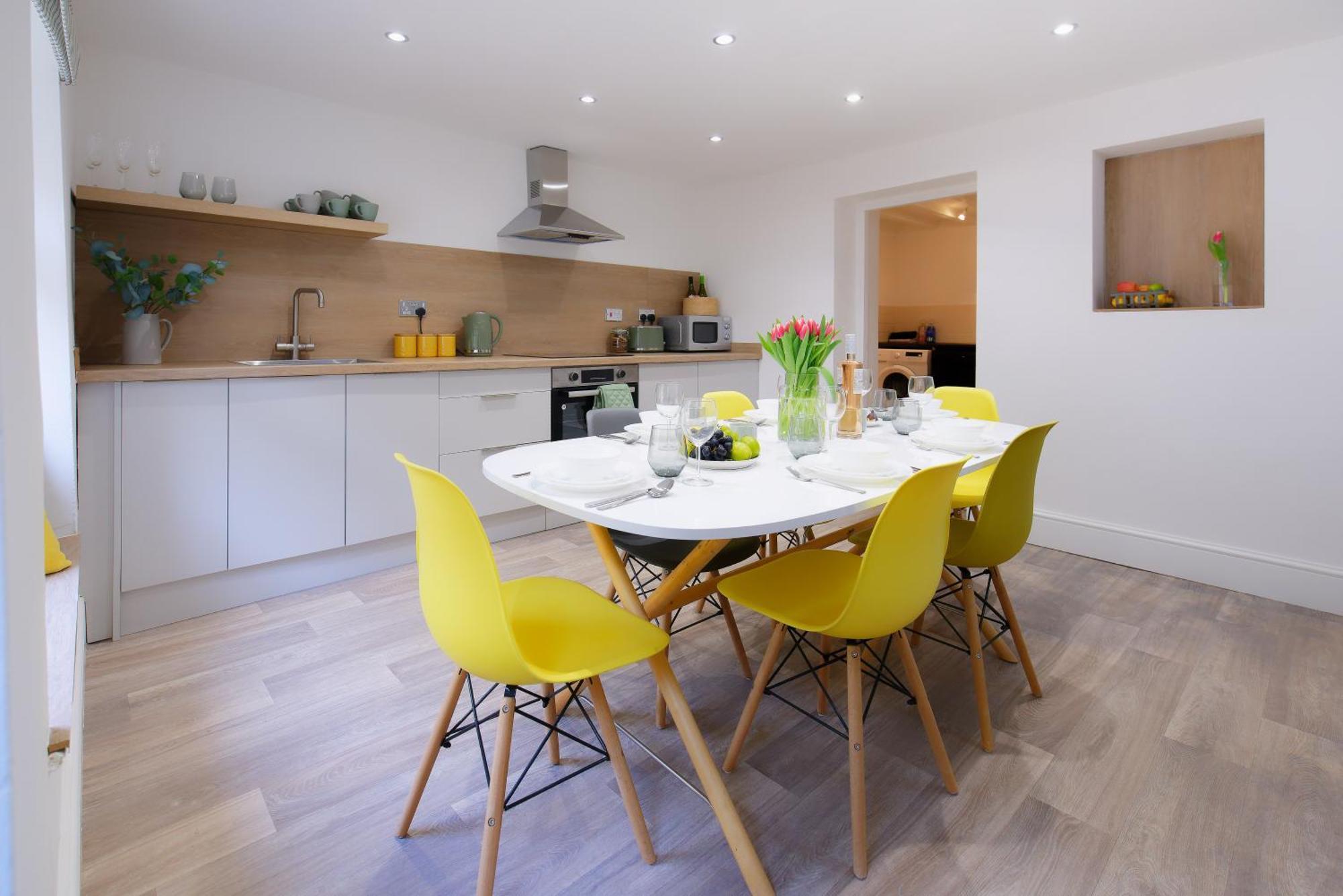 Stayright 3 Bed Home Near Hiking Trails & Parks Llwynypia Exterior foto