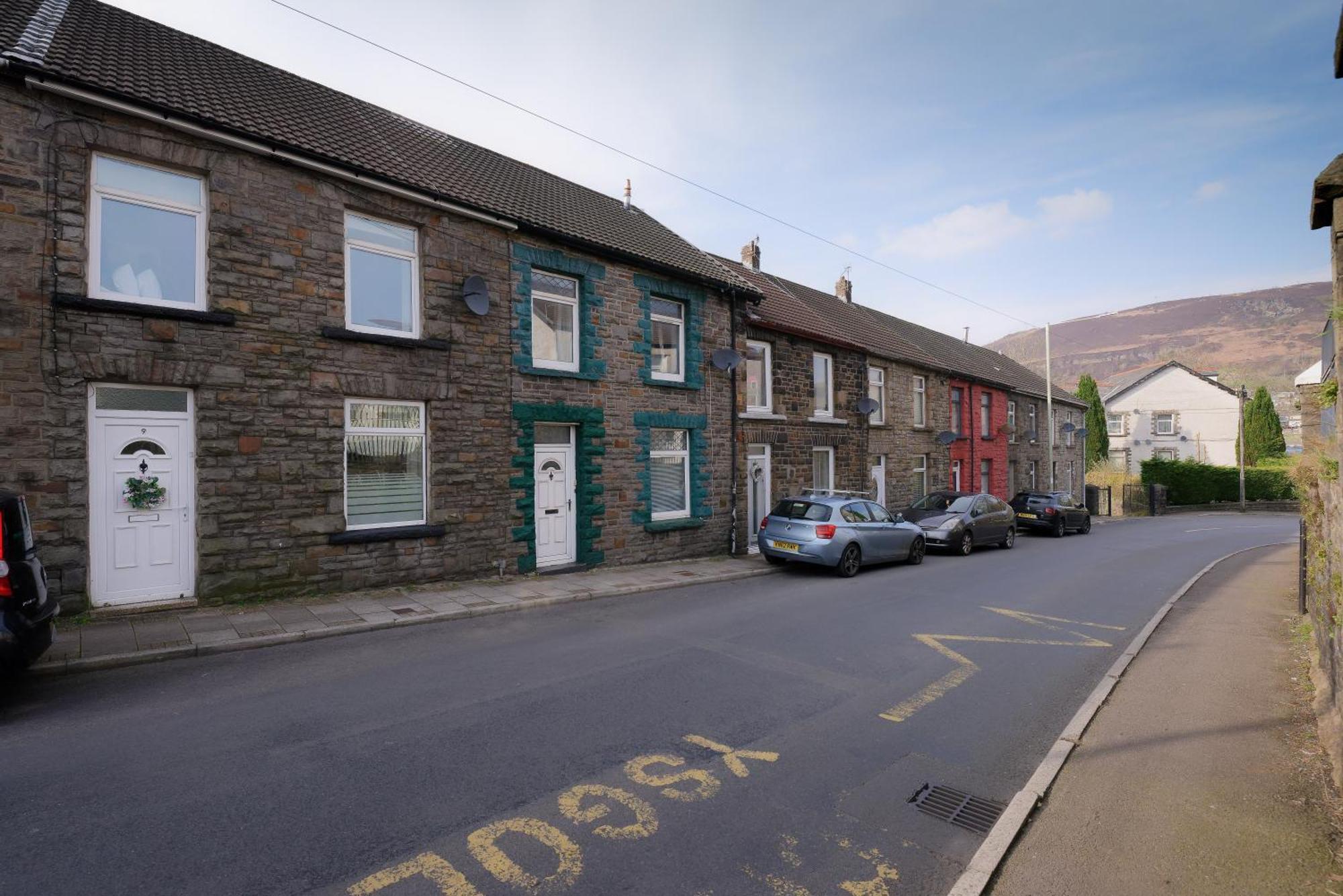 Stayright 3 Bed Home Near Hiking Trails & Parks Llwynypia Exterior foto